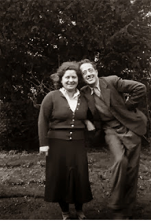 BAREA Y SU MUJER EN SU CASA DE INGLATERRA