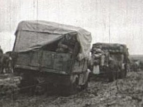 Dos camiones del Regimiento de Transmisiones